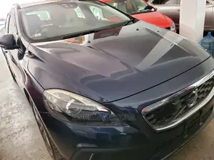 Volvo V40 2015 Purple