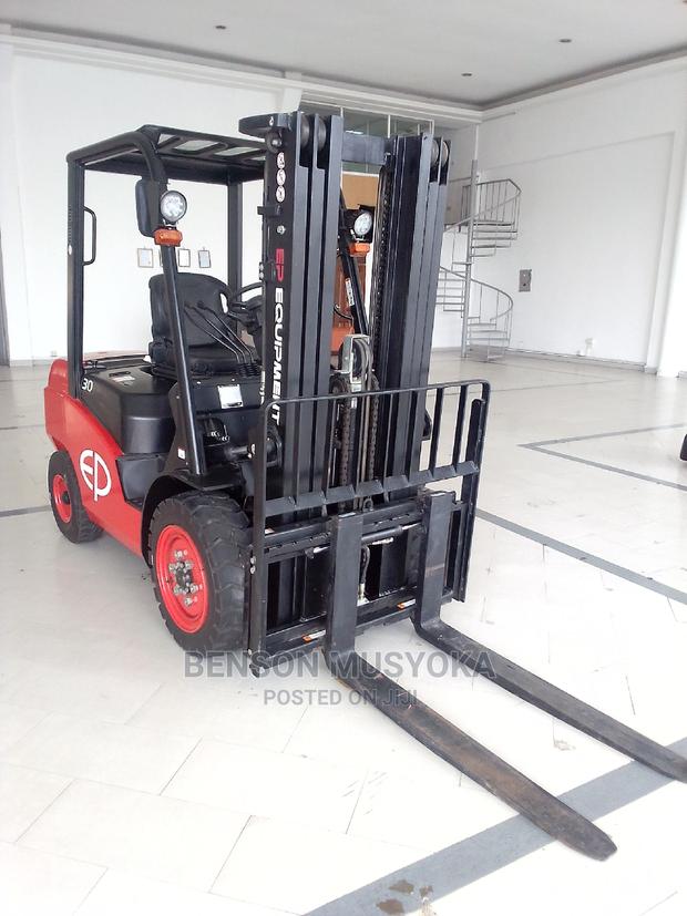 Forklift 3T - main view
