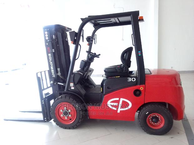 Forklift 3T - thumbnail 4