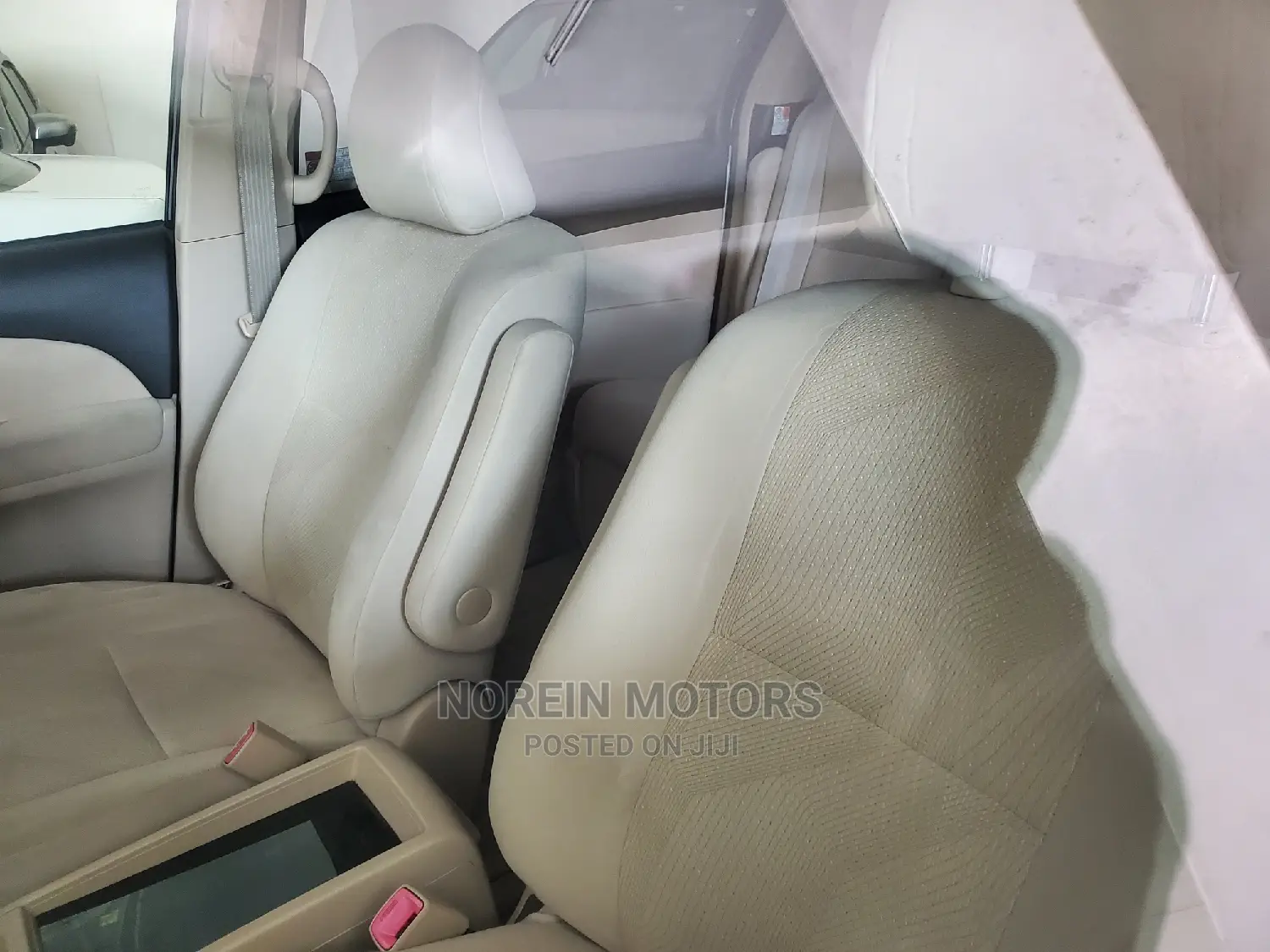 Toyota Estima 2015 Off White