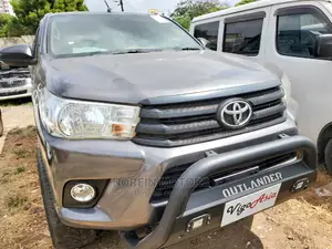 Toyota Hilux 2016 Gray