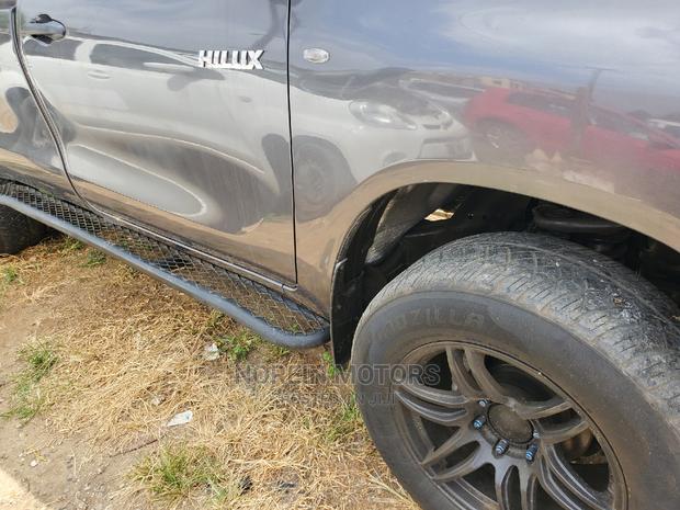 Toyota Hilux 2016 Gray - thumbnail 3