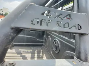 Toyota Hilux 2016 Gray