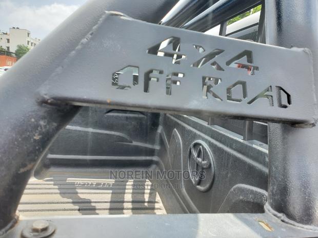 Toyota Hilux 2016 Gray - thumbnail 4