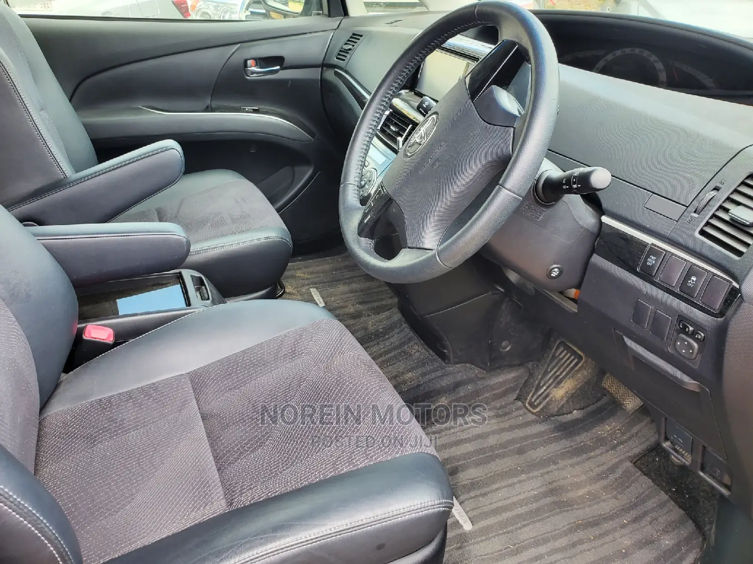 Toyota Estima 2016 Black