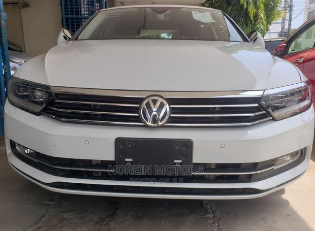 Volkswagen Passat 2016 White - thumbnail 2