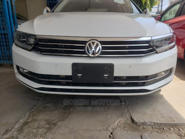 Volkswagen Passat 2016 White - thumbnail 3