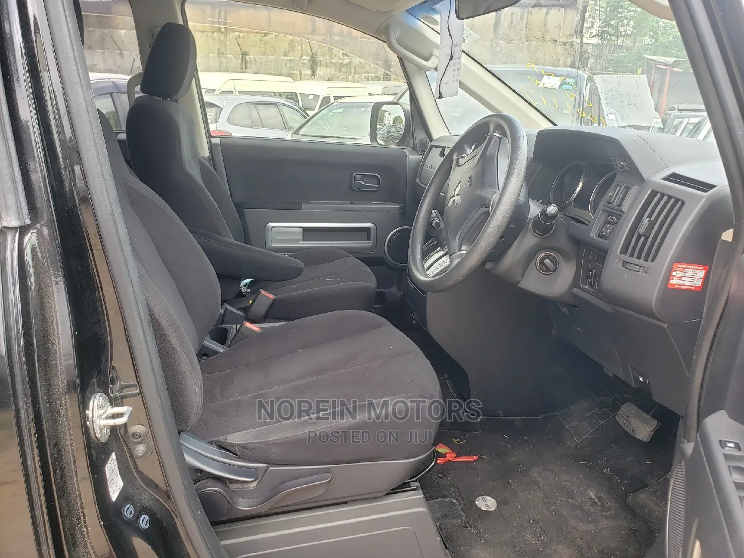 Mitsubishi Delica 2015 Black