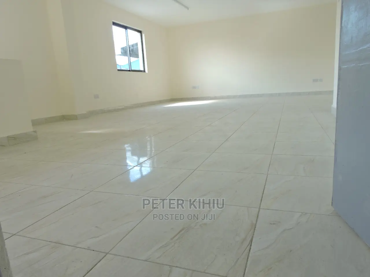 Godown to Let 7600sqft on Eastern Bypass Brand New