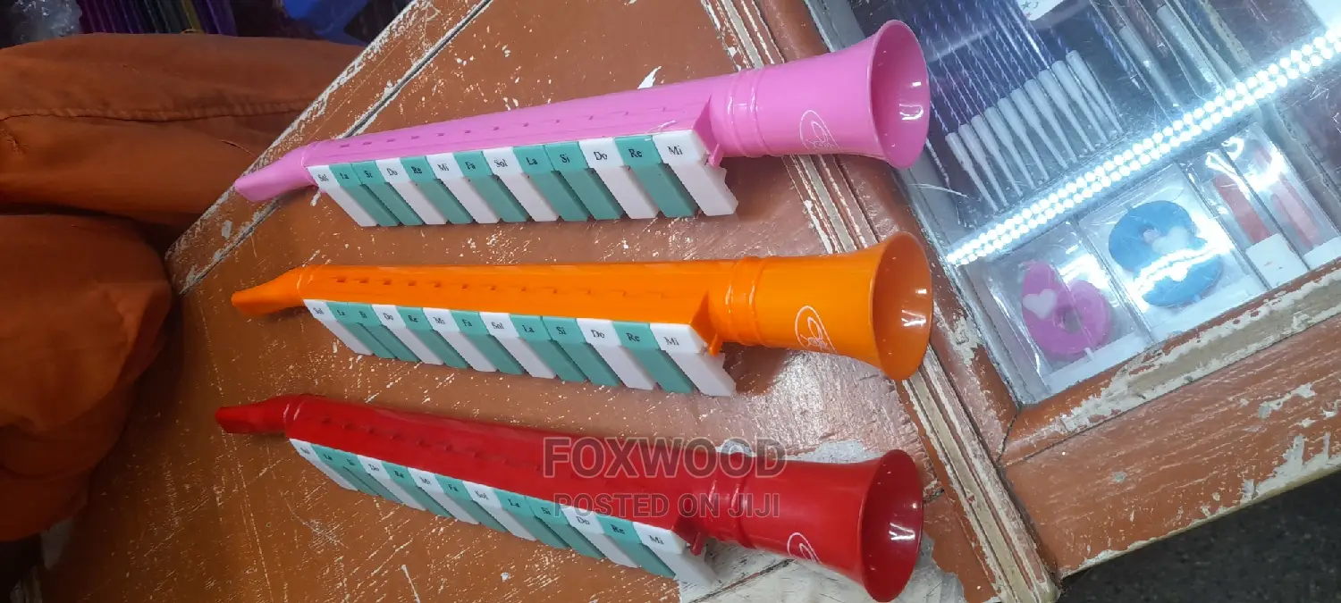 Plastic Musical Horn Shaped 13 Keys Portable Melodica