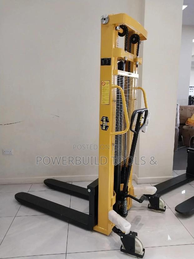 1.5tonne Manual Hydraulic Stacker - thumbnail 2