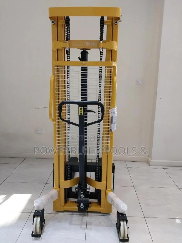1.5tonne Manual Hydraulic Stacker - thumbnail 3