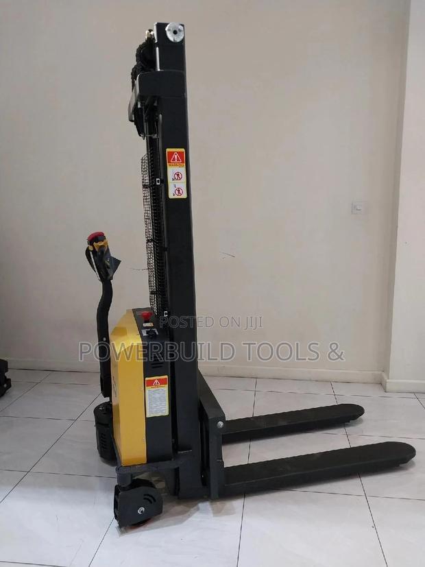 Electric Stacker 1.5tonnes