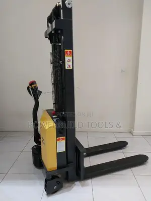 Electric Stacker 1.5tonnes