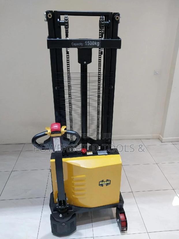 Electric Stacker 1.5tonnes - thumbnail 3