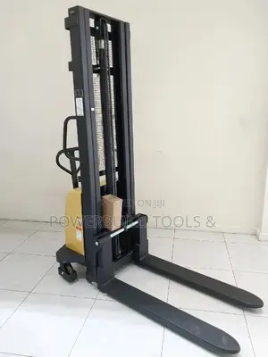 1.5tonnes Semi Electric Stacker