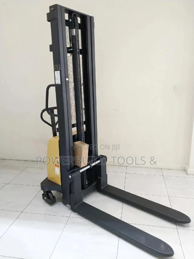 1.5tonnes Semi Electric Stacker