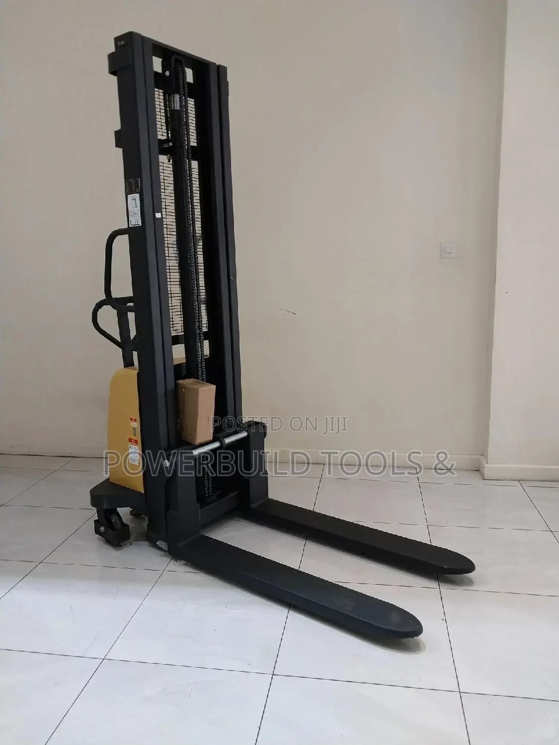 1.5tonnes Semi Electric Stacker