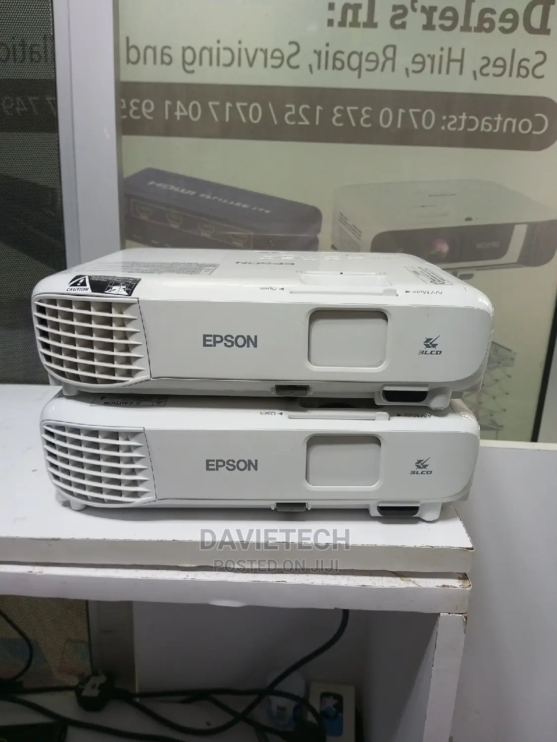 Ex-Uk EPSON Eb-10 Projector
