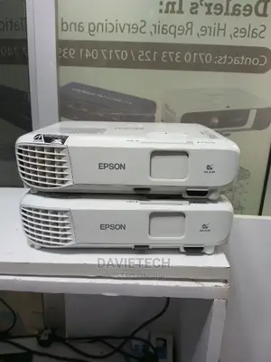Ex-Uk EPSON Eb-10 Projector