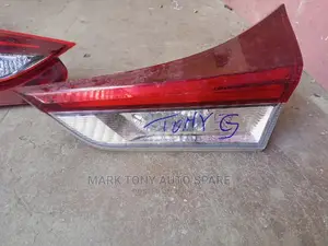 Auris 2014 Boot Light