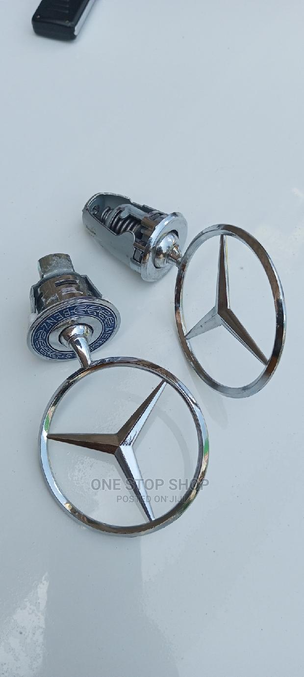 Mercedes Bonnet Replacement Stand Logo - main view