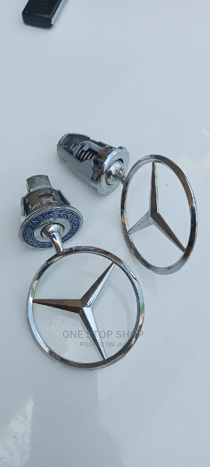 Mercedes Bonnet Replacement Stand Logo