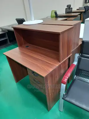 Spacious 1m Local Reception Desk