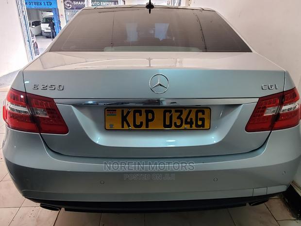Mercedes-Benz E250 2011 Silver - thumbnail 14