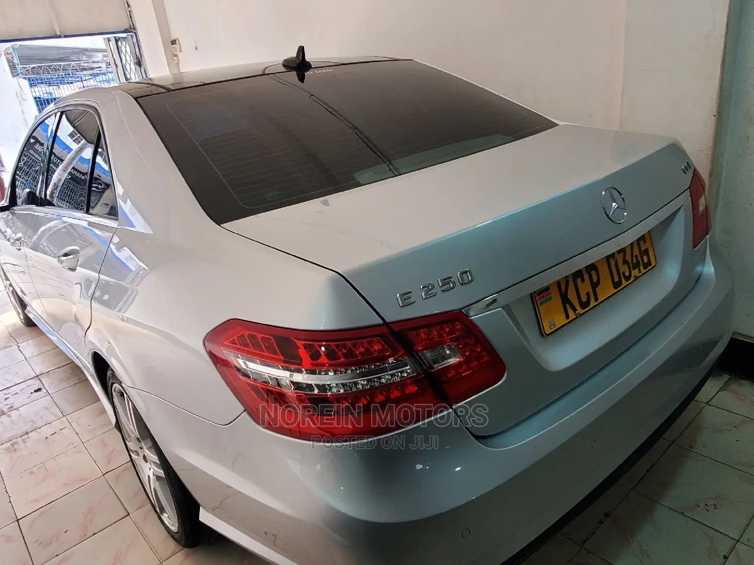 Mercedes-Benz E250 2011 Silver