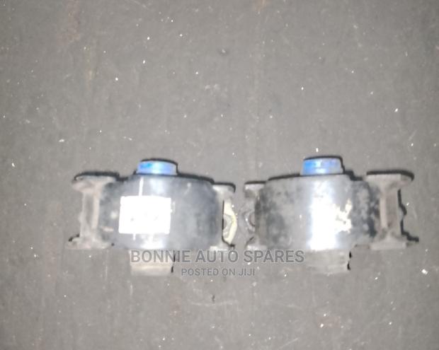 Toyota Wish Gearbox Mount - thumbnail 2