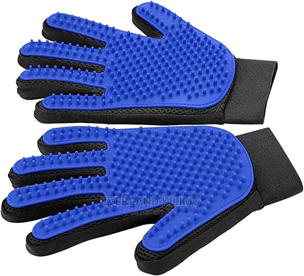 Soft Pet Washing Glove - main view