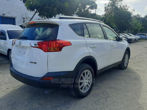 Toyota RAV4 2015 White - thumbnail 8