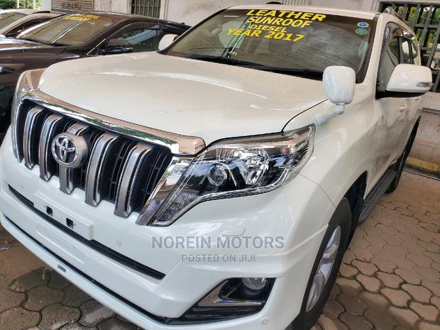 Toyota Land Cruiser Prado 2017 Off White - thumbnail 2