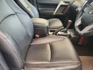 Toyota Land Cruiser Prado 2017 Off White