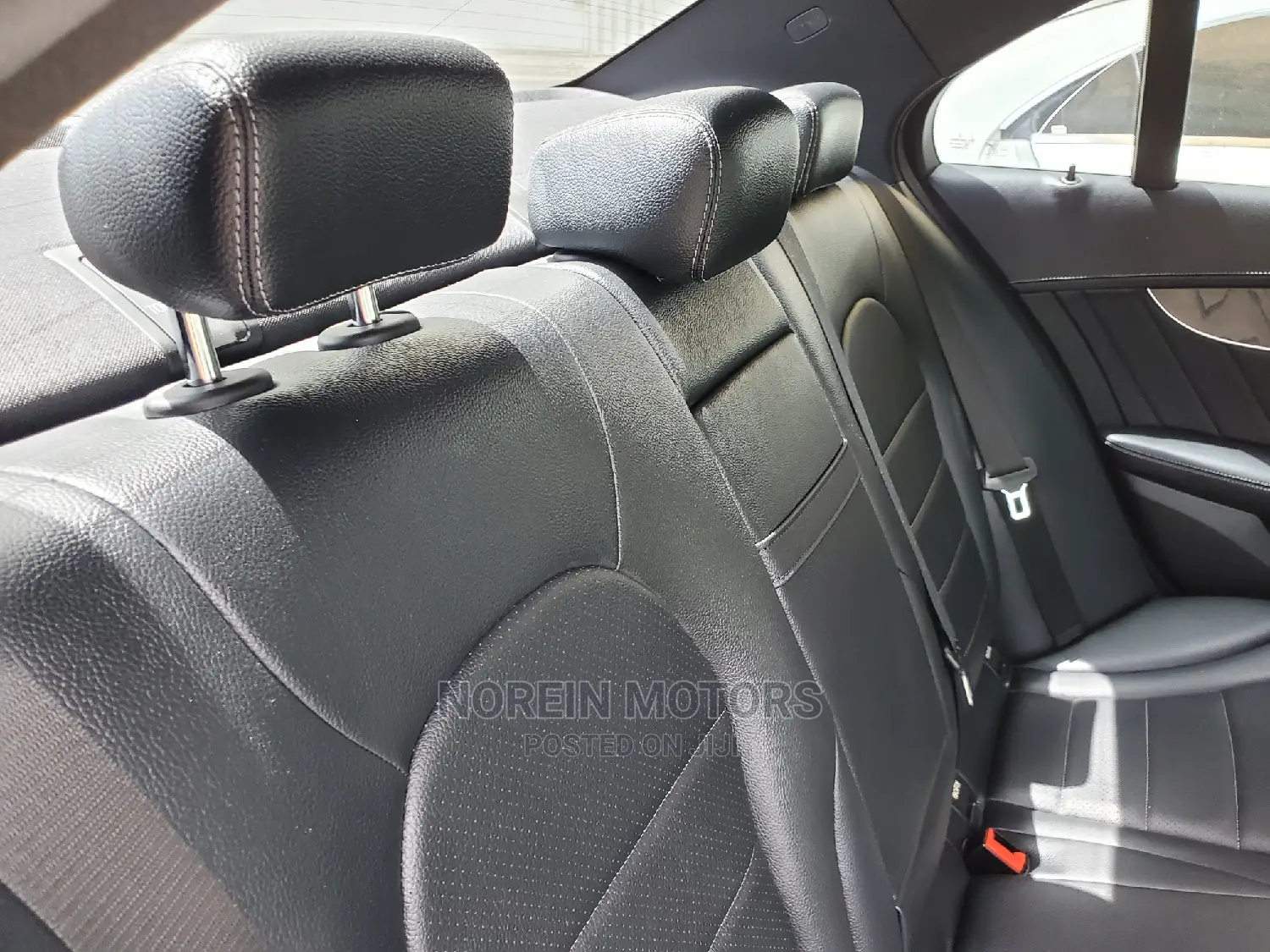 Mercedes-Benz C200 2015 Off White