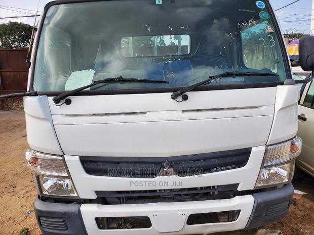 Mitsubishi Canter 2015 Off White - thumbnail 2