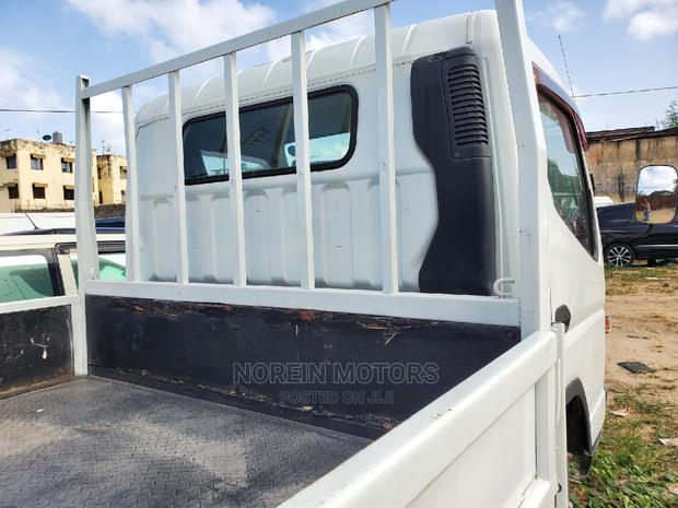 Mitsubishi Canter 2015 Off White - thumbnail 4