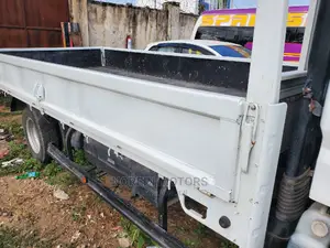 Mitsubishi Canter 2015 Off White
