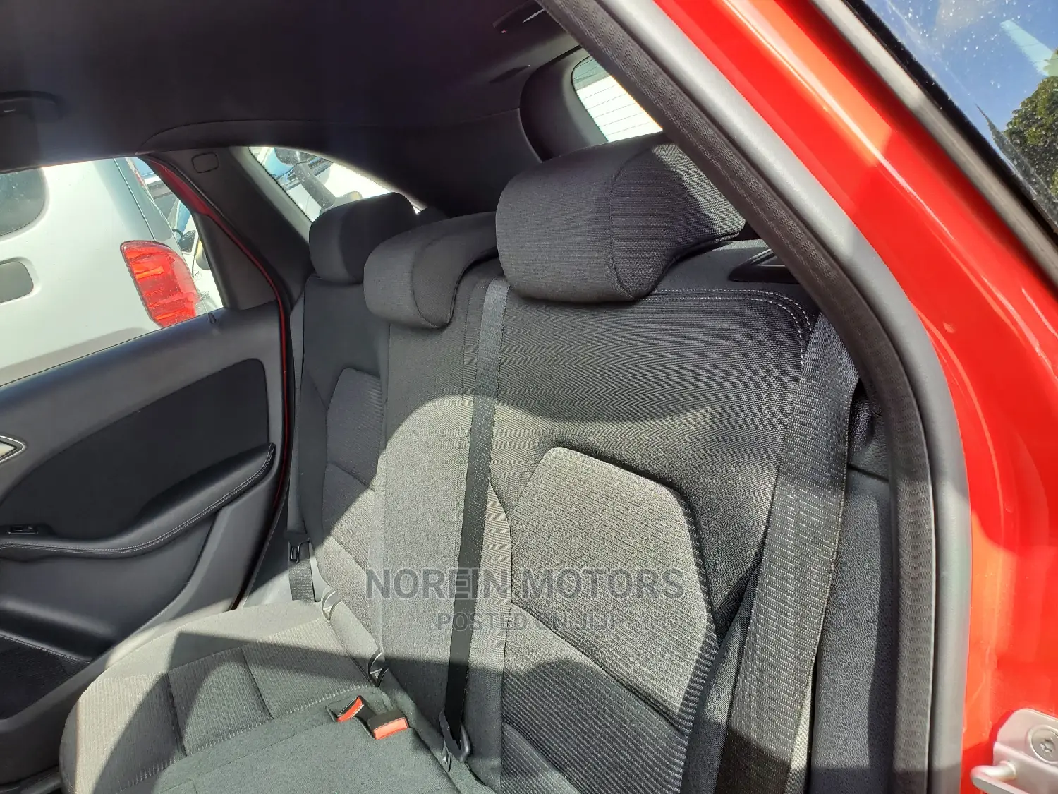 Mercedes-Benz B-Class 2015 Red