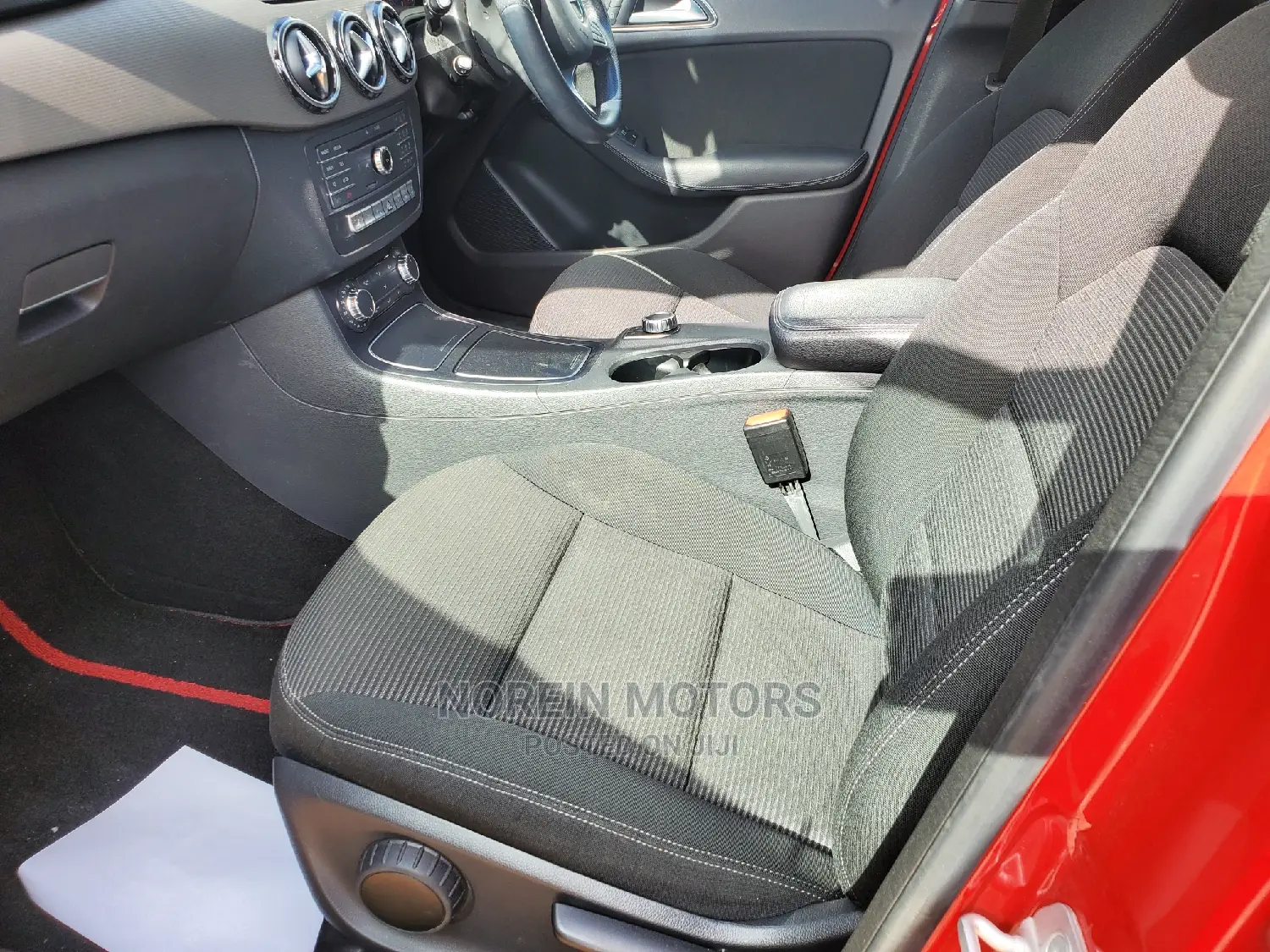 Mercedes-Benz B-Class 2015 Red