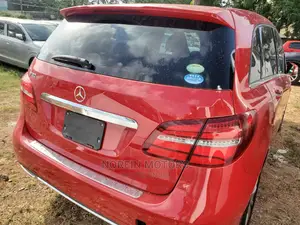 Mercedes-Benz B-Class 2015 Red