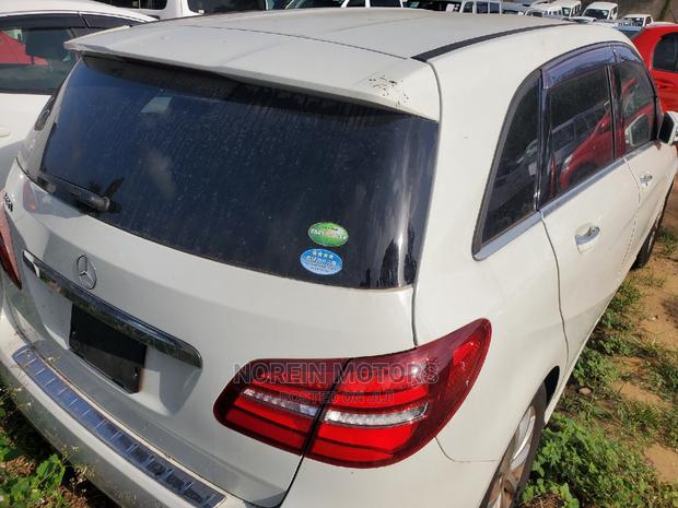 Mercedes-Benz B-Class 2015 Off White - thumbnail 2