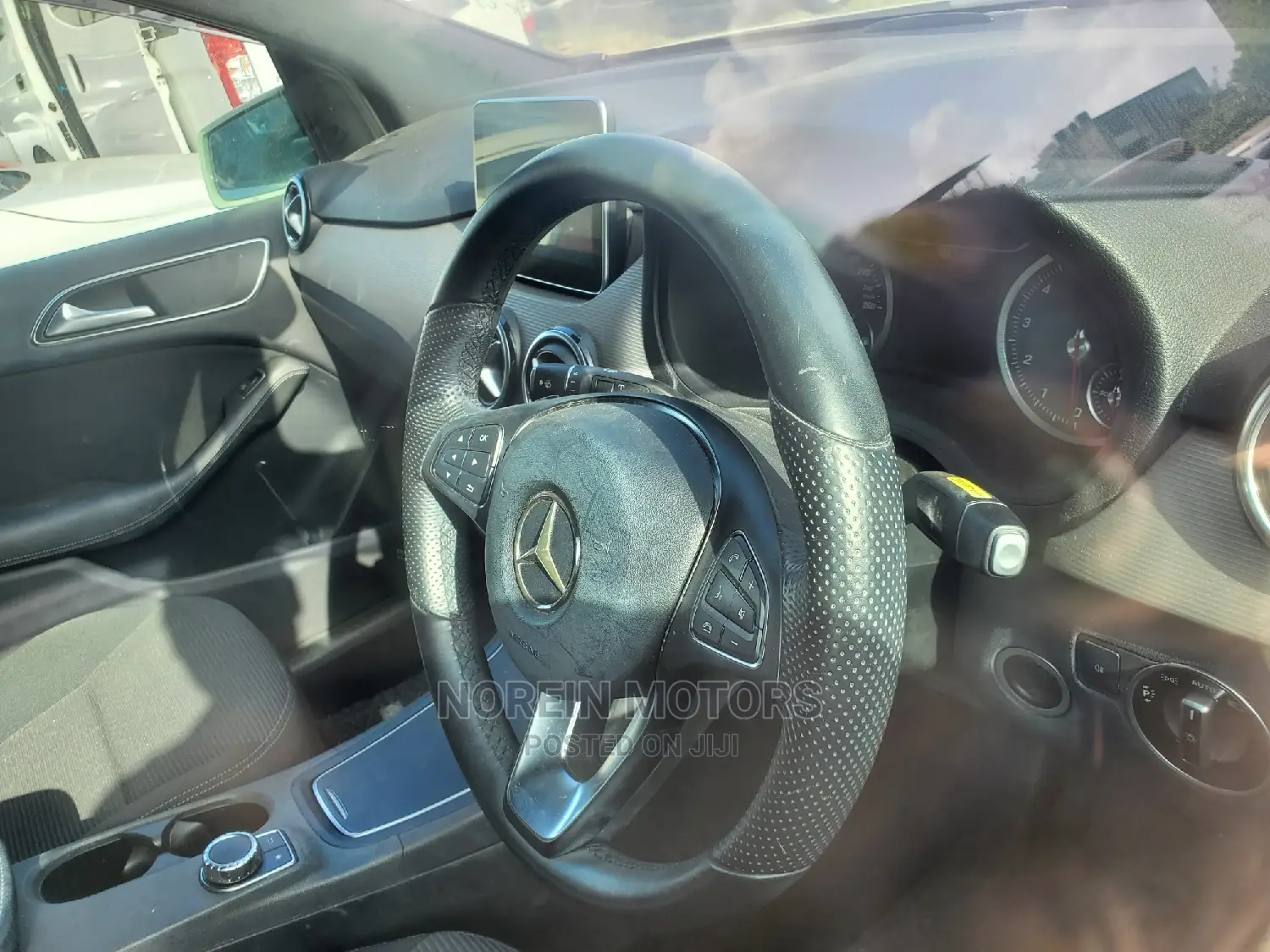 Mercedes-Benz B-Class 2015 Off White
