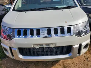 Mitsubishi Delica 2015 Off white