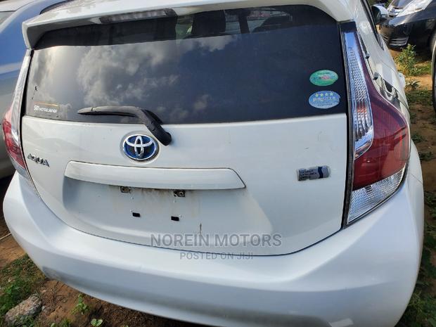 Toyota Aqua 2015 Off White - thumbnail 3