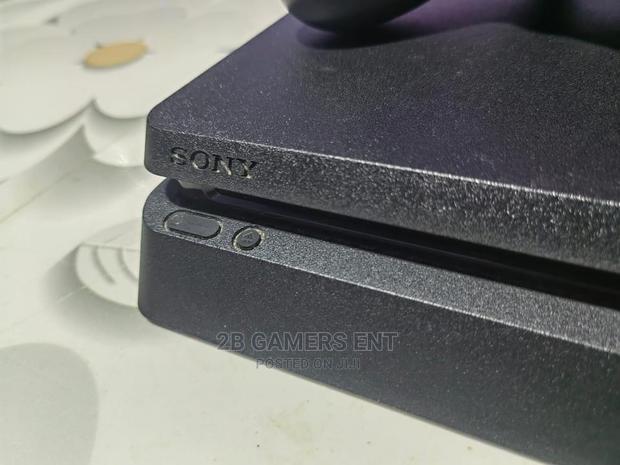 Ps4 Slim as Good as New - thumbnail 4