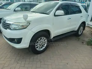 Toyota Fortuner 2.7 AWD 2015 White