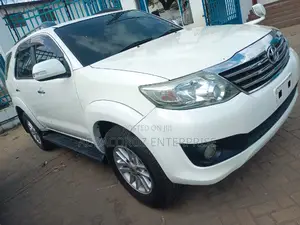 Toyota Fortuner 2.7 AWD 2015 White