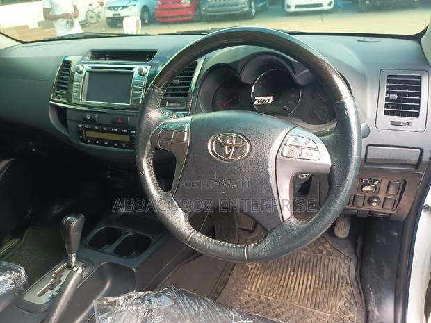 Toyota Fortuner 2.7 AWD 2015 White - thumbnail 9